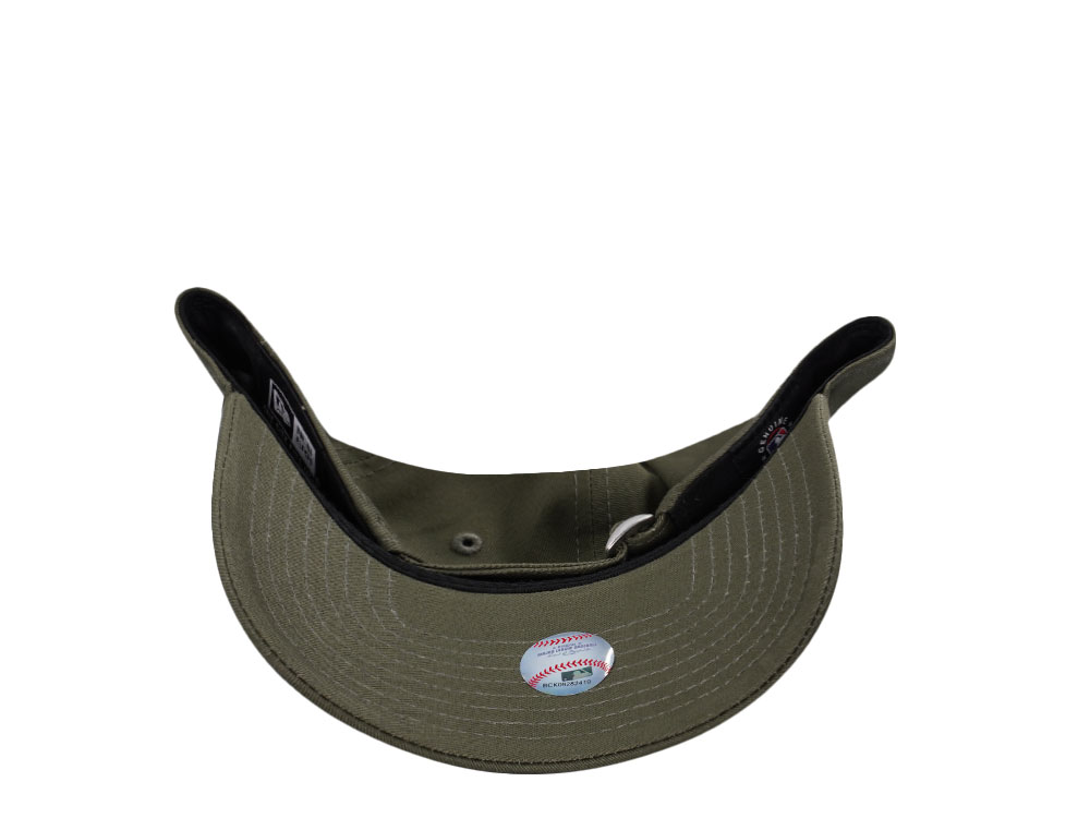 New Era New York Yankees League Essential Olive 9Forty Strapback Cap