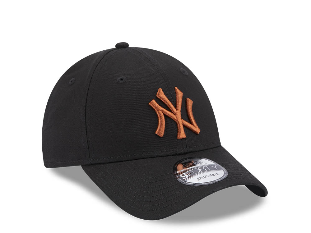 New Era New York Yankees League Essential Black 9Forty Strapback Cap