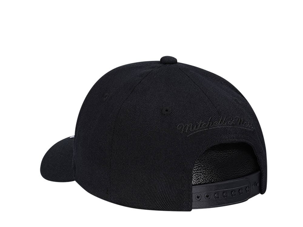 Mitchell & Ness Boston Celtics All Black Classic Red Line Flex Snapback Cap