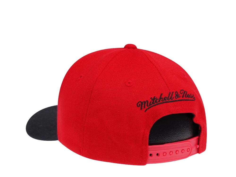 Mitchell & Ness Chicago Bulls Team Two Tone Red Line Solid Flex Snapback Cap