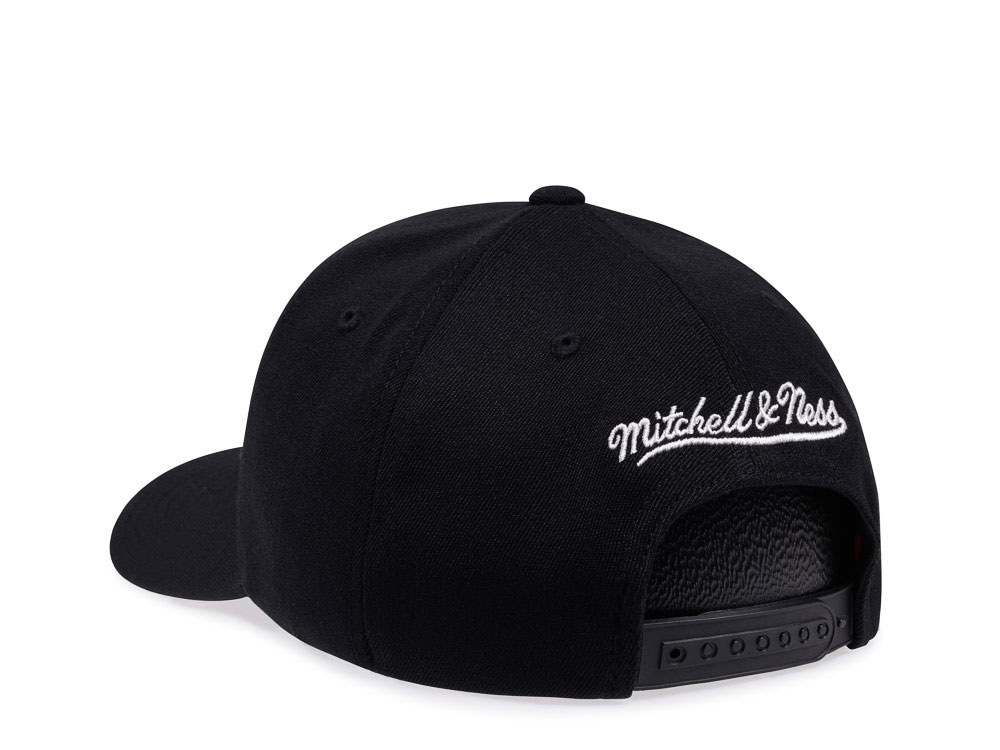 Mitchell & Ness Brooklyn Nets Duotone Red Line Flex Snapback Cap