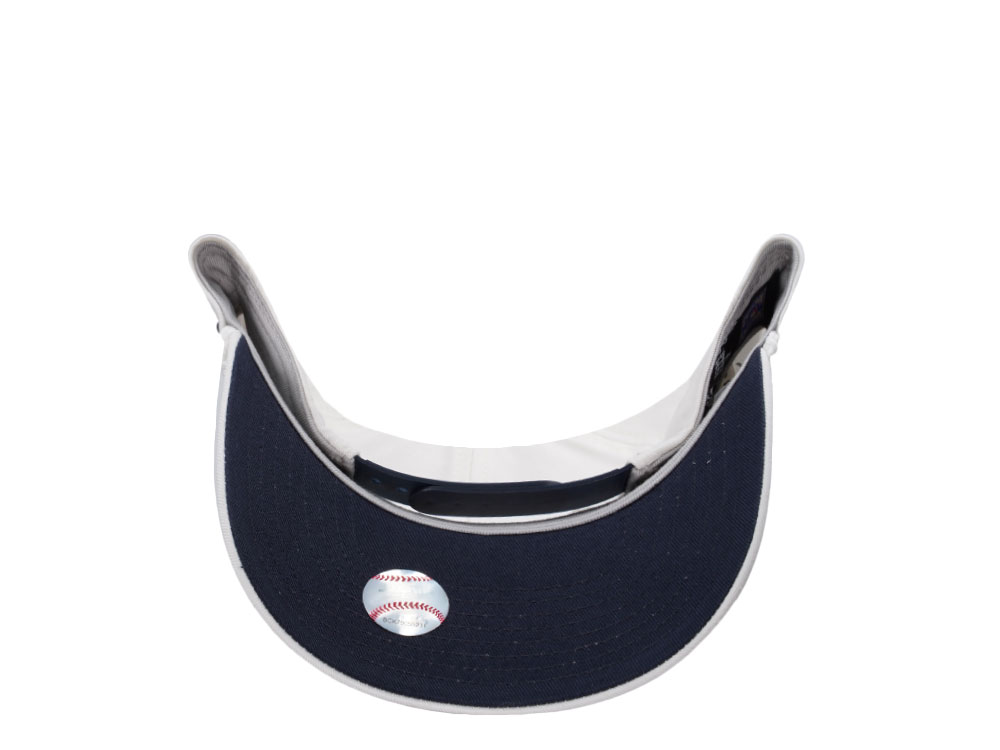 Nike New York Yankees 1927 Cooperstown White Edition Snapback Cap
