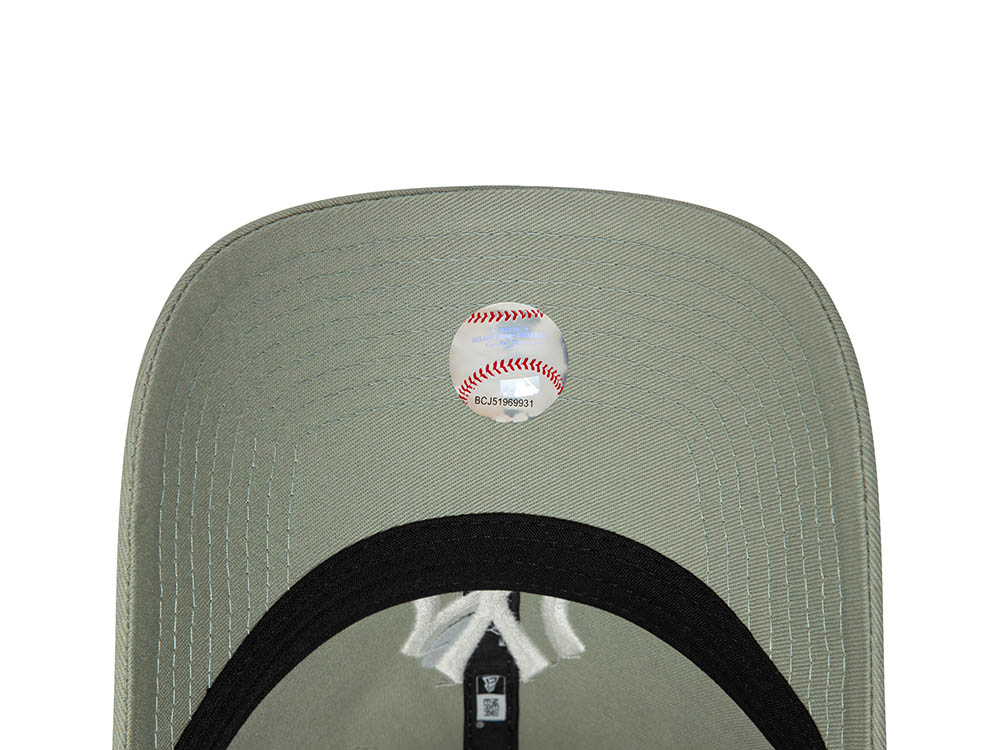 New Era New York Yankees League Essential Olive 9Twenty Strapback Cap
