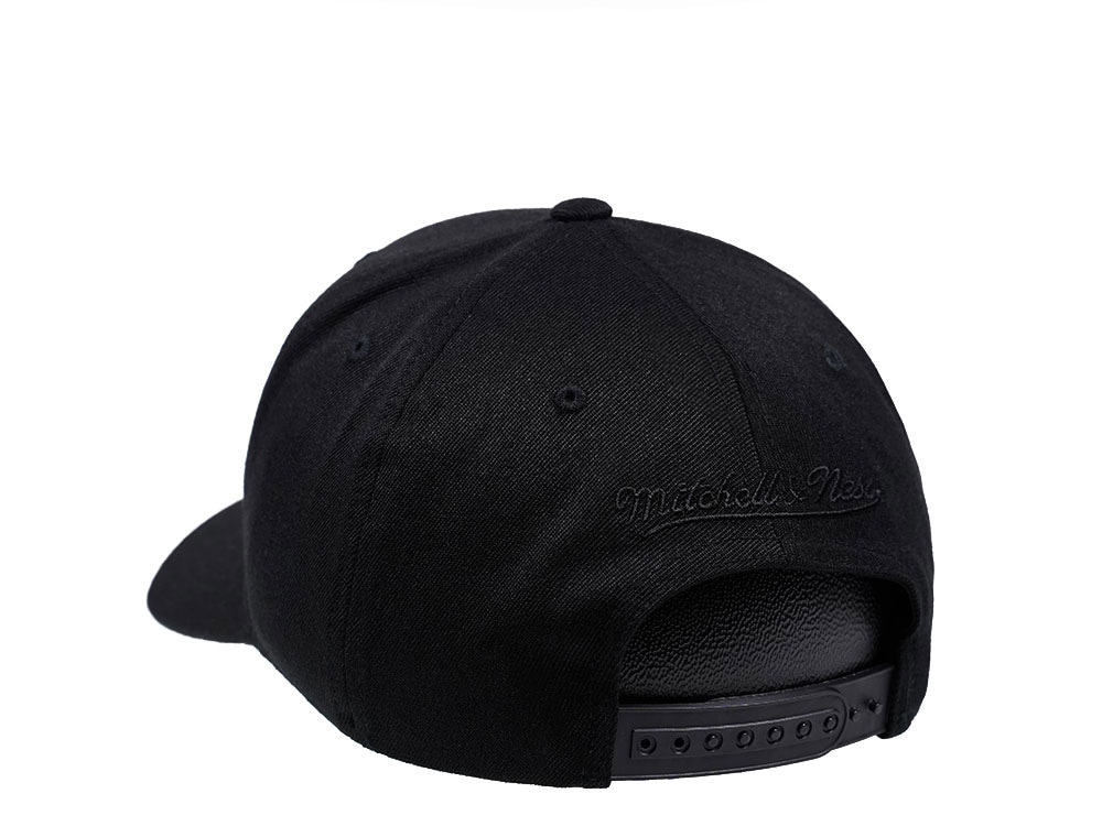 Mitchell & Ness Brooklyn Nets Liquid Chrome Red Line Flex Snapback Cap