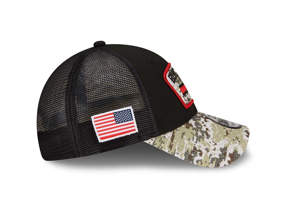 New Era Tampa Bay Buccaneers Salute to Service 21 9Forty Trucker Snapback Cap