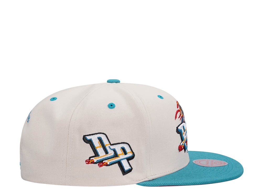 Mitchell & Ness Detroit Pistons Sail Off White Two Tone Snapback Cap