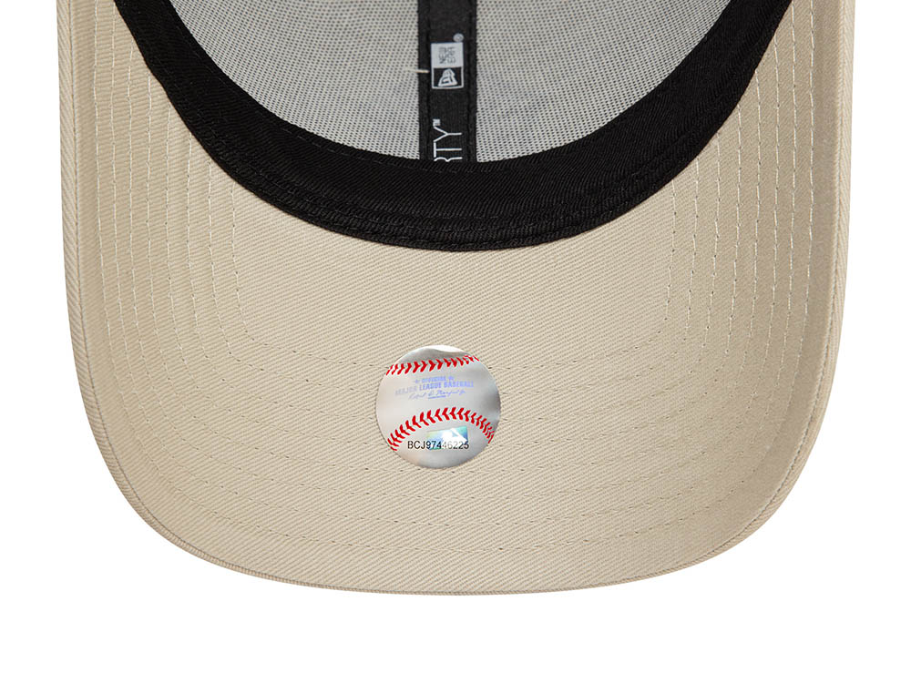 New Era New York Yankees Team Outline White 9Forty Strapback Cap