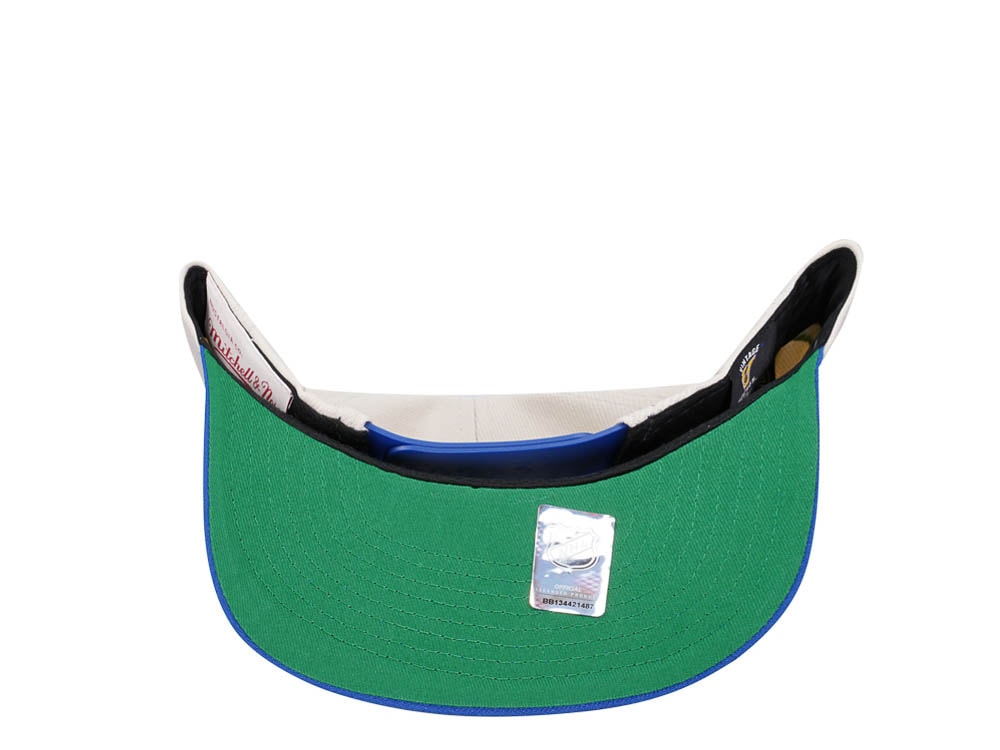 Mitchell & Ness Hartford Whalers Vintage Off-White Snapback Cap